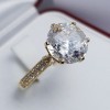Złoty pierścionek Royal Style z dużą 10 mm cyrkonią 